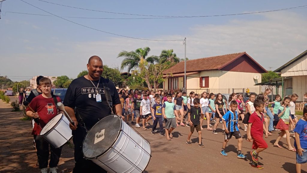 Escolas realizam preparação para o 7 de setembro em Não-Me-Toque