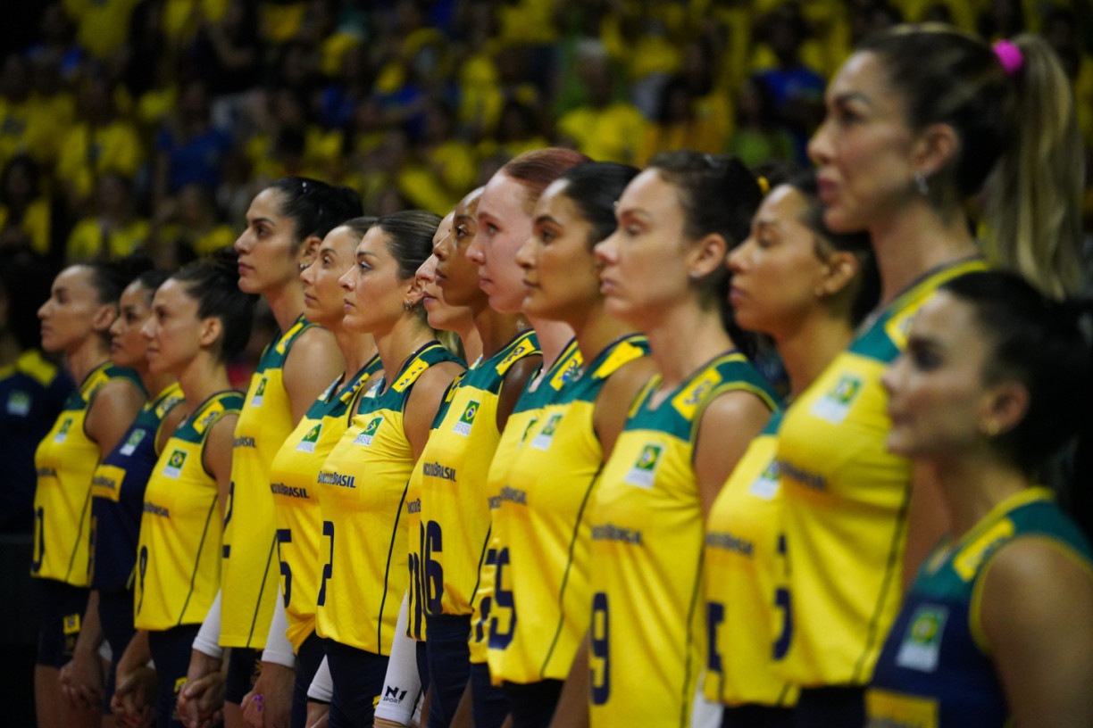 Seleção brasileira feminina de vôlei vence Itália e vai à final do