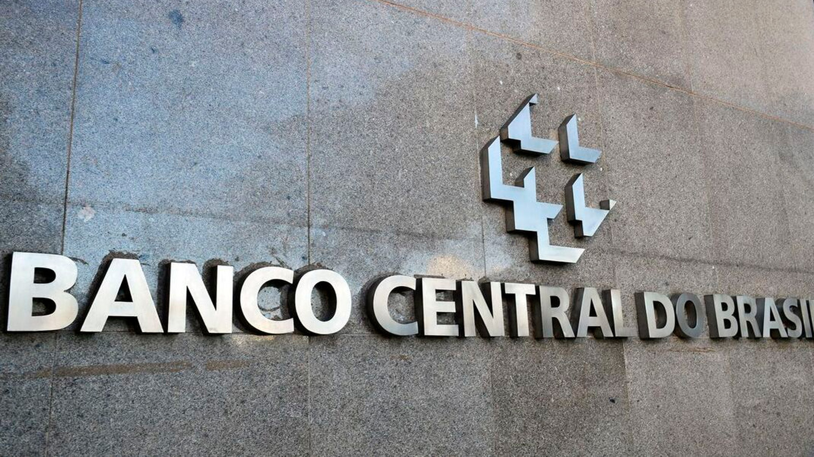 Copom aumenta taxa de juros pela sétima vez seguida e eleva Selic a 15% ao ano
