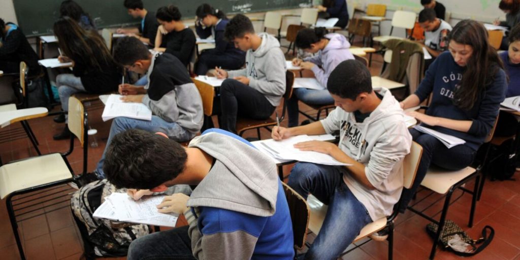 Inscrições abertas para o auxílio financeiro para estudantes de Lagoa dos Três Cantos