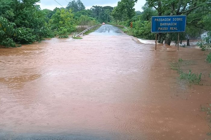 RS tem rodovias bloqueadas após temporal: saiba quais são os pontos interrompidos