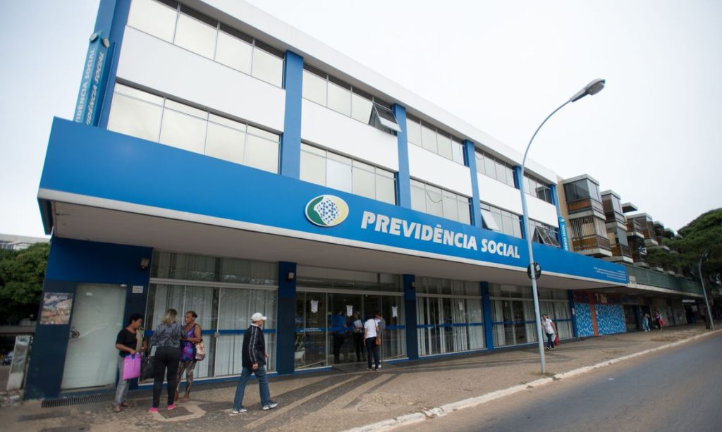 Aposentados descobrem descontos indevidos em benefício do INSS: saiba o que fazer e como receber até o dobro do dinheiro de volta