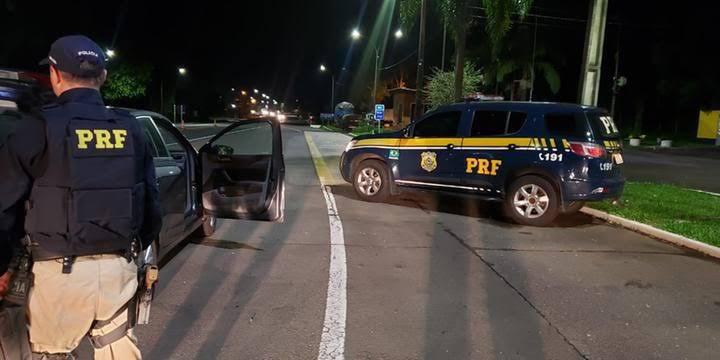 PRF prende dois homens que transportavam 60 quilos de maconha