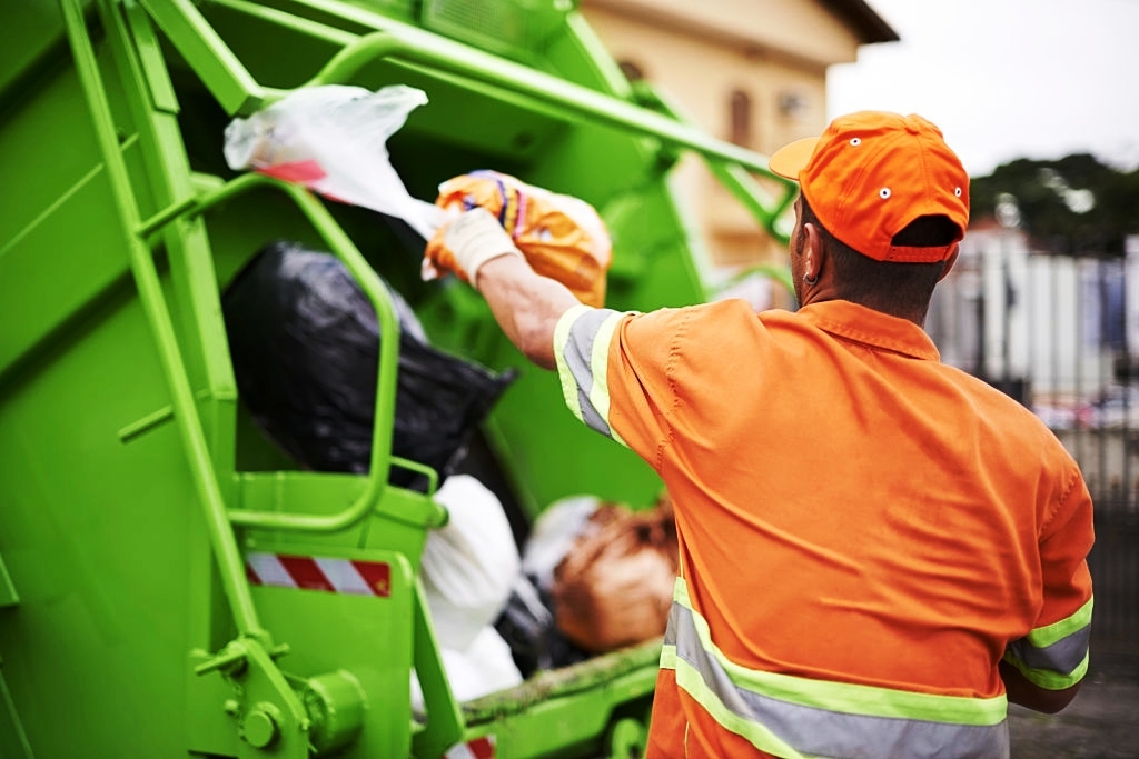 Pesquisa aponta que destino do lixo preocupa mais brasileiros de renda alta; falta de coleta e informação ajuda a explicar diferença