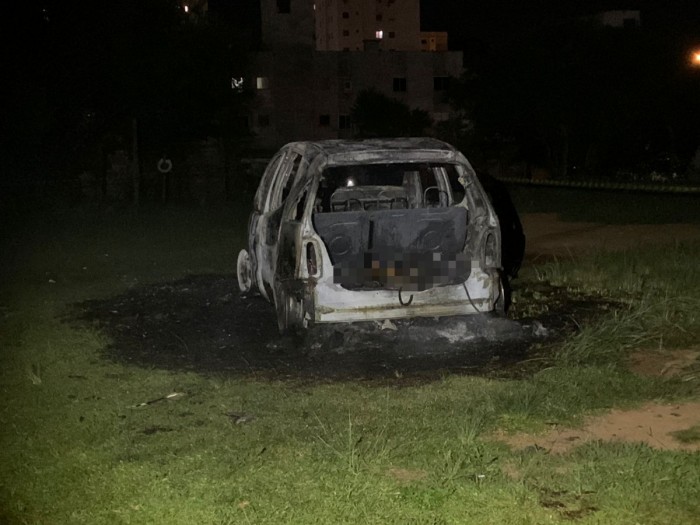Corpo carbonizado é encontrado em carro queimado em Passo Fundo