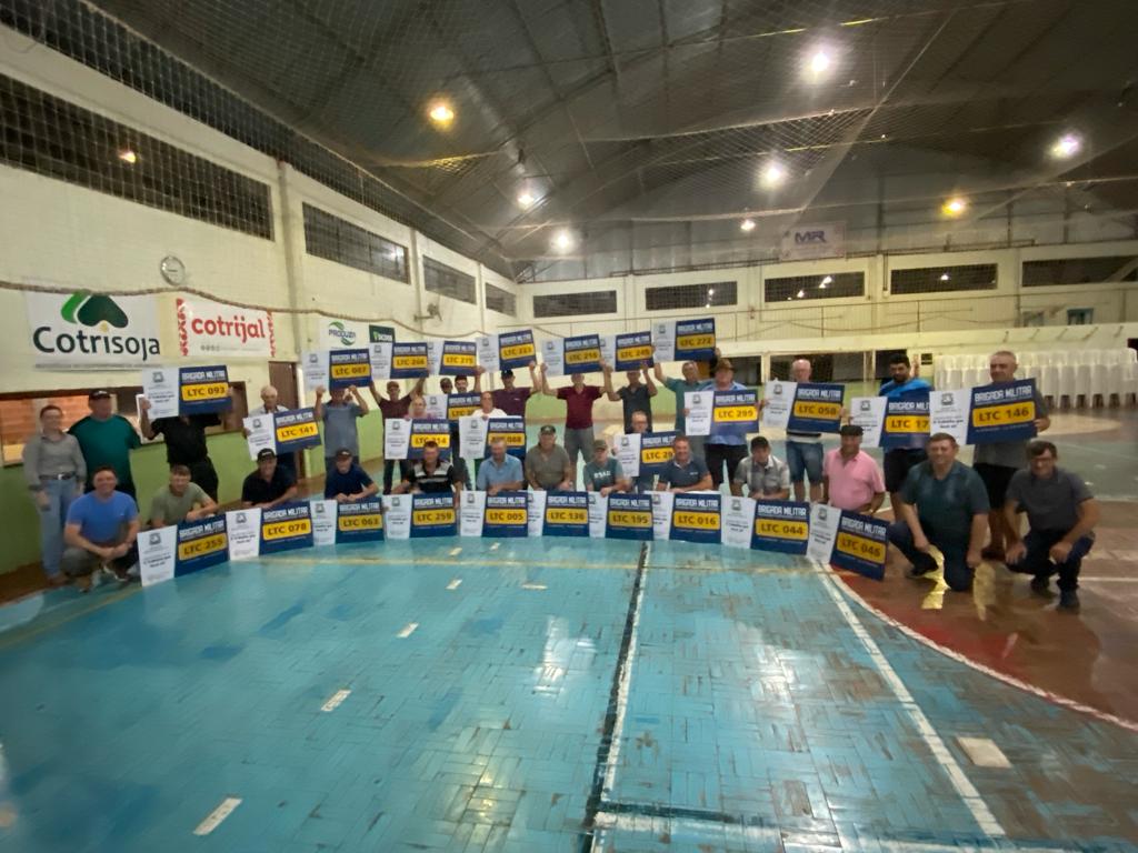 Produtores de Lagoa dos Três Cantos recebem placa referente ao Programa Propriedade Segura