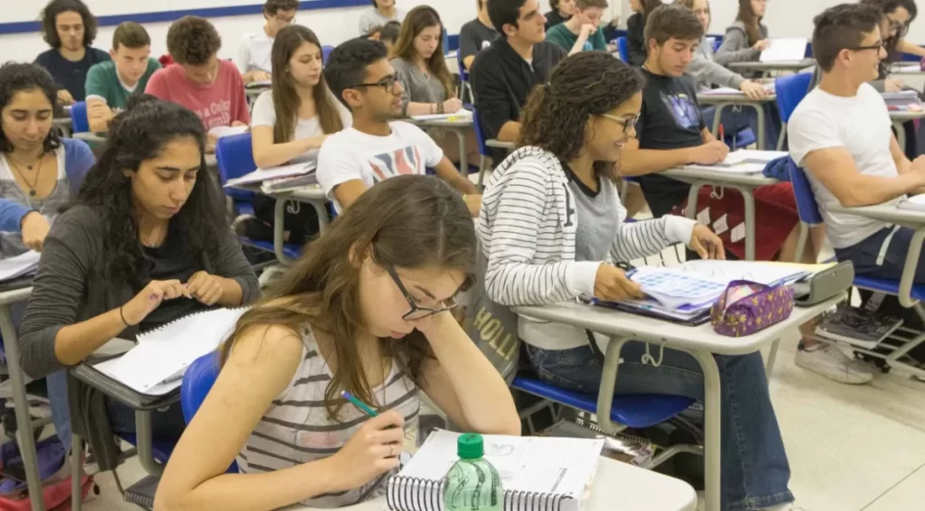 Enem 2023 tem 60 redações nota mil; apenas 4 são de candidatos da rede pública de ensino