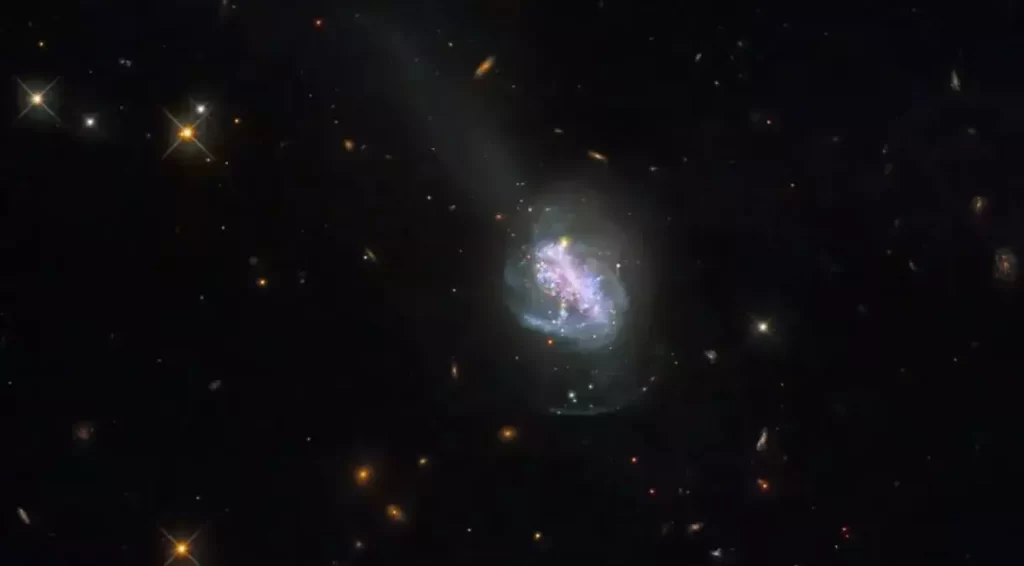 Nova imagem do telescópio Hubble mostra intensa explosão de formação estelar