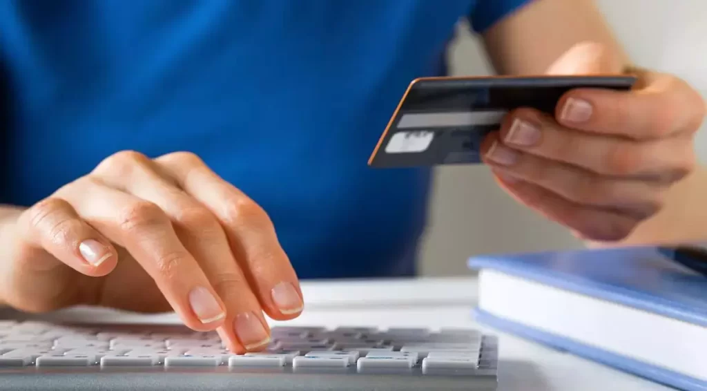 Cobrança de taxas faz 66% dos consumidores brasileiros desistirem de compras internacionais