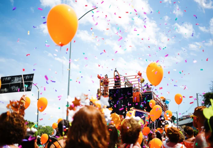 Quando o carnaval chegou oficialmente ao Brasil? Conheça a origem da festa