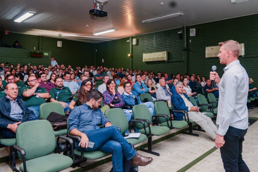 Fórum debate desafios e inovações na produção leiteira