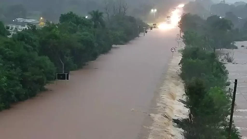 Sobe para oito o número de mortes em decorrência das fortes chuvas que atingem o Rio Grande do Sul