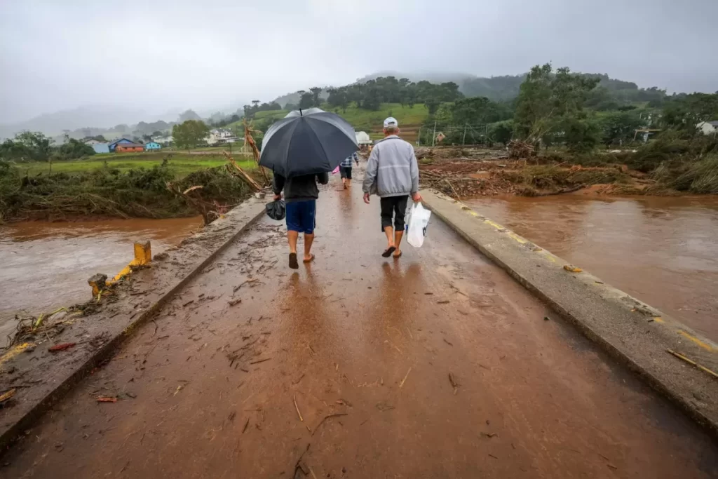 Chuvas causam bloqueios totais ou parciais em 190 trechos de estradas gaúchas