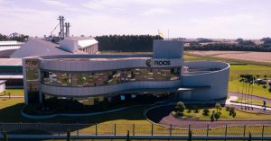 Sementes Roos homenageia colaboradores com até 35 anos de empresa na Festa dos Jubilados