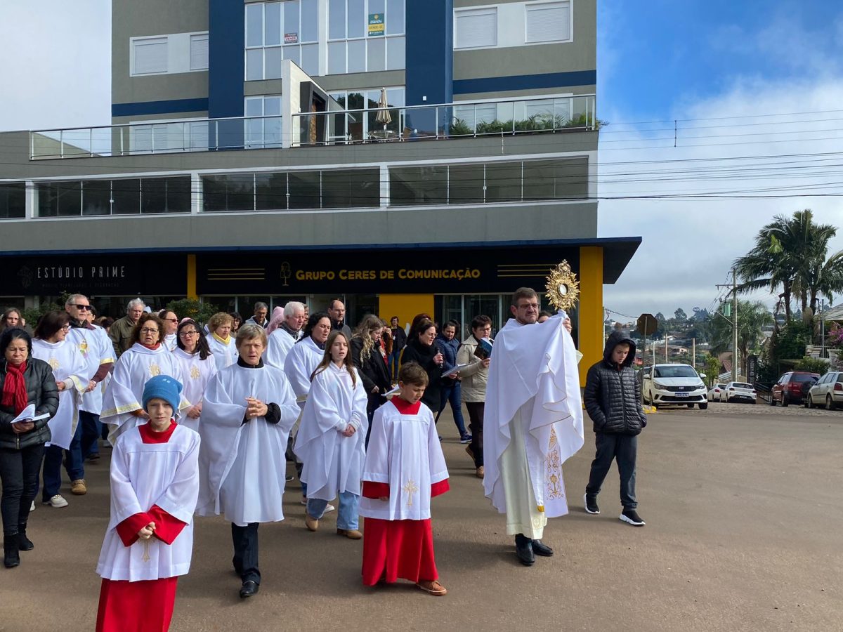 Corpus Christi: Fé e tradição emocionam fiéis em Não-Me-Toque