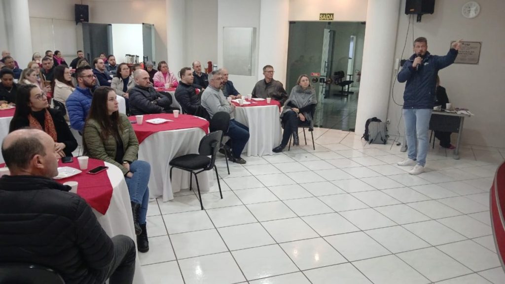 Acint realiza “Café e Negócios” com empresários e empresas locais
