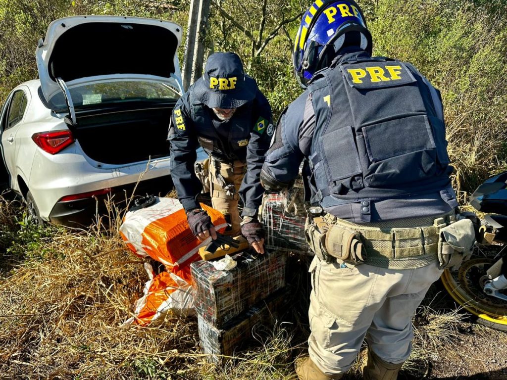 PRF prende traficante armado transportando maconha em Passo Fundo