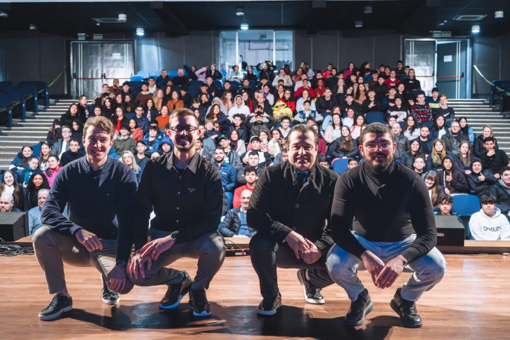 João Pedro Brair palestra em evento para jovens empreendedores de Tapera/RS