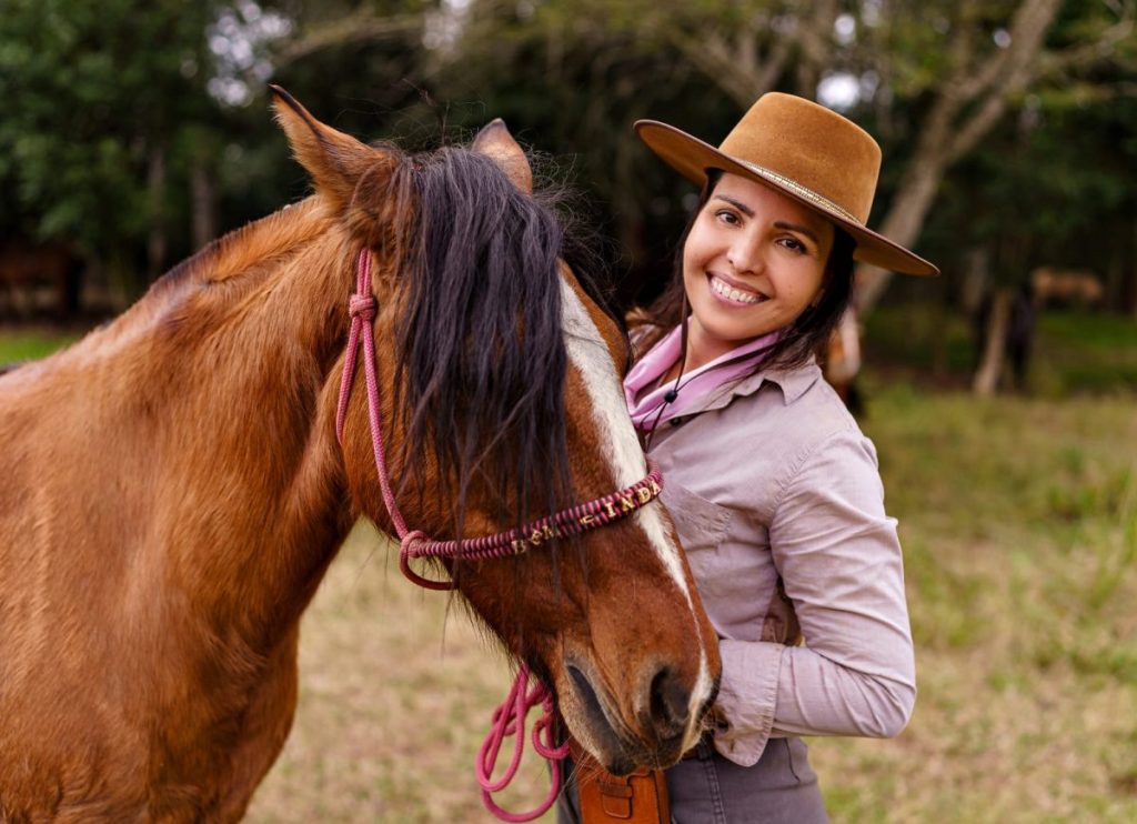Projeto ‘Eu Vejo Você’: autoconfiança, coragem e reconexão com a natureza através de cavalos