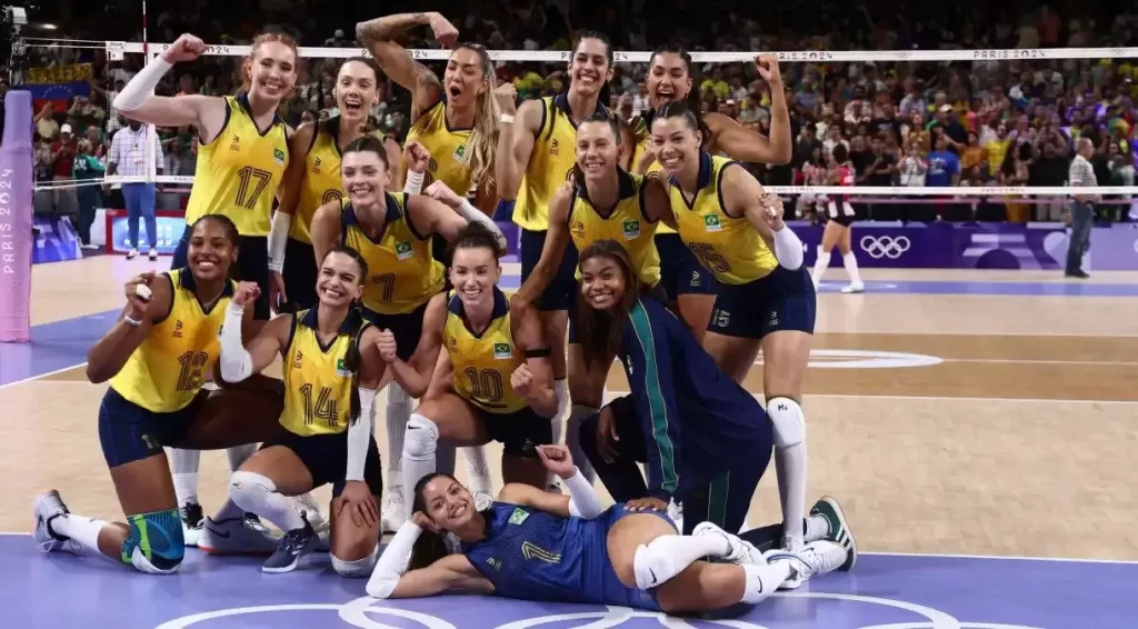 Brasil e Estados Unidos se enfrentam pela semifinal do vôlei feminino