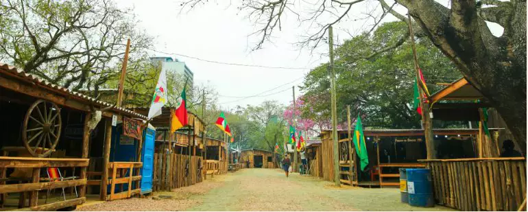 Vereadores aprovam a ampliação do período de funcionamento do Acampamento Farroupilha em Porto Alegre