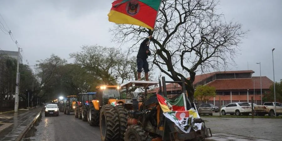 Agricultores farão tratoraços no Interior durante visita de Lula a Porto Alegre