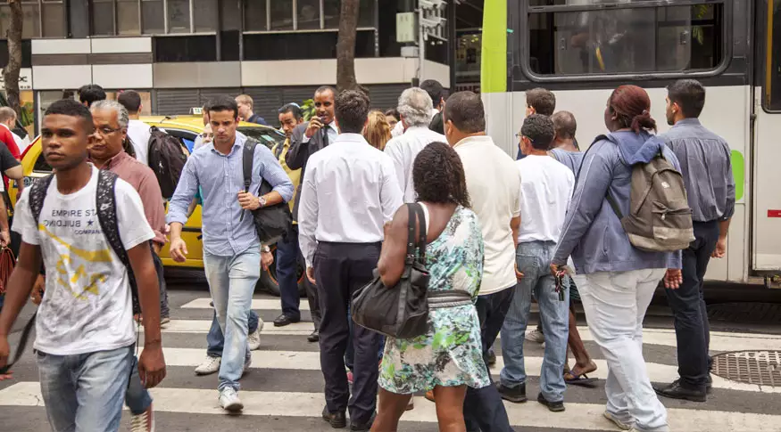 População do Brasil começará a encolher em 2042, antes do previsto, aponta o IBGE
