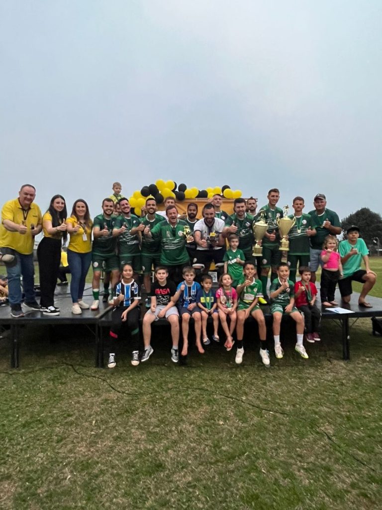 Positiva FM celebra 17 anos com grande festa e torneio de integração regional