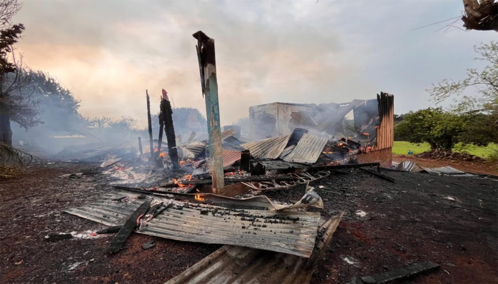 Casa é totalmente destruída pelo fogo no interior de Não-Me-Toque