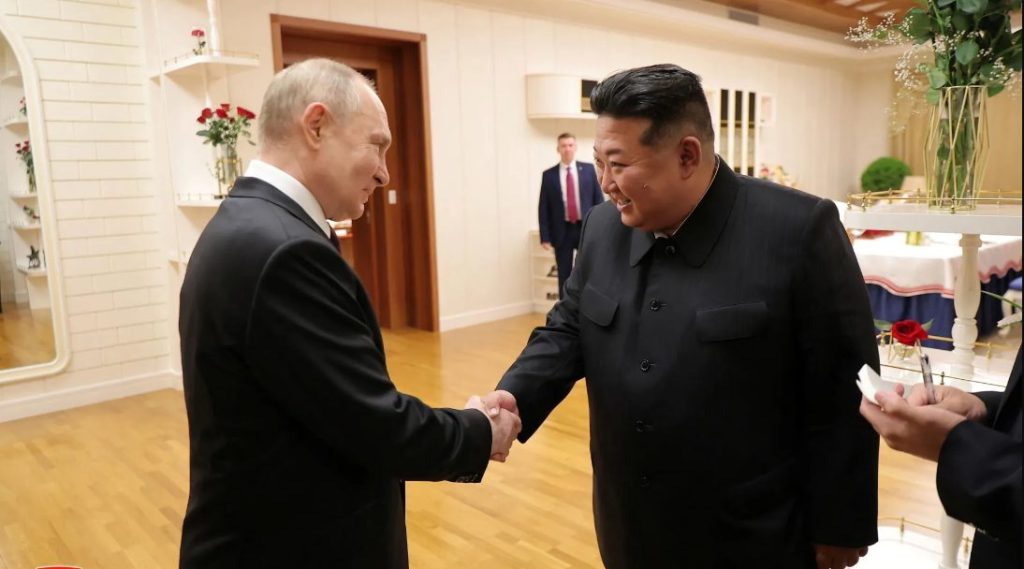 Coreia do Norte ignorou embargo e enviou armas à Rússia, diz general alemão