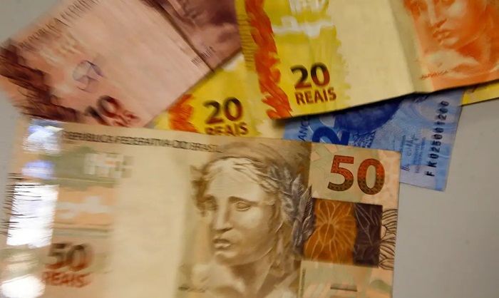 Brasil tem 1ª deflação em mais de 1 ano e IPCA desacelera para 4,24% em 12 meses