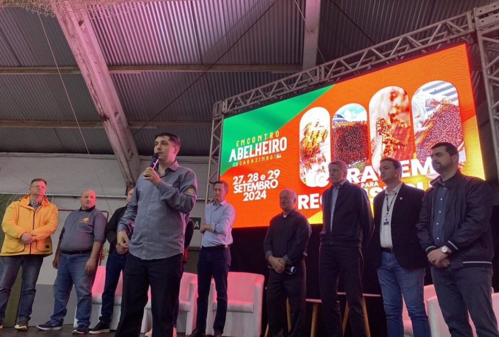 Encontro Abelheiro inicia com grande movimentação de público