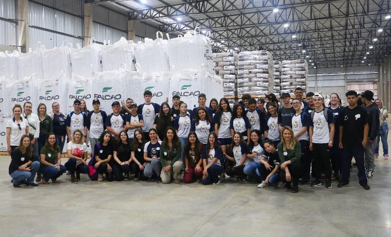 De Olho no Material Escolar faz imersão no agro com cerca de 200 estudantes e professores de Sarandi e Sananduva (RS)