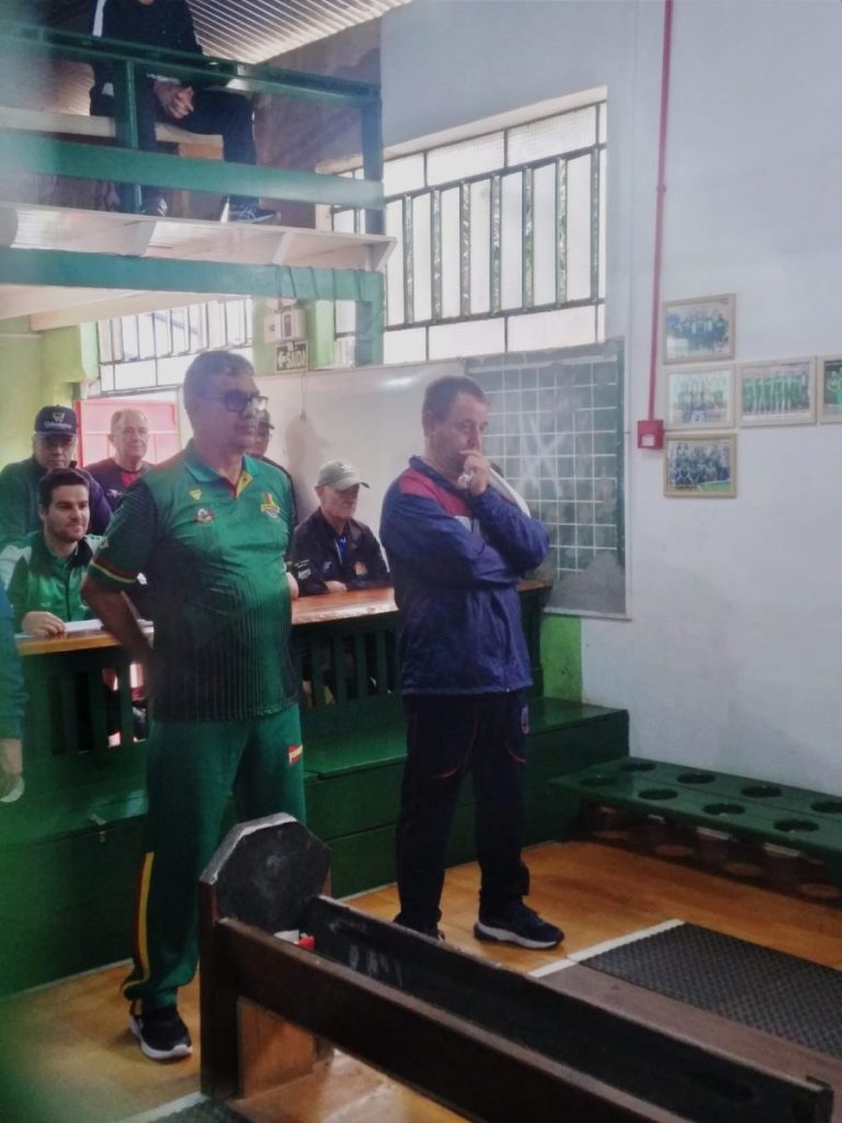 Rudimar dos Santos atua como árbitro na Final do Campeonato de Bolão da Melhor Idade em Restinga