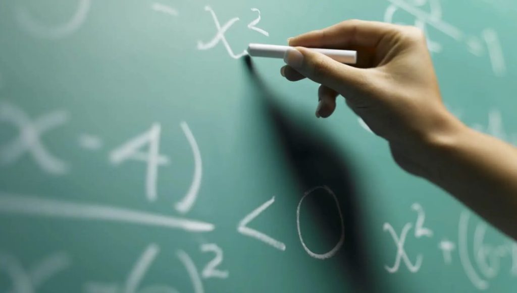 Apenas 3,7% dos alunos do ensino médio público têm bom aprendizado em matemática