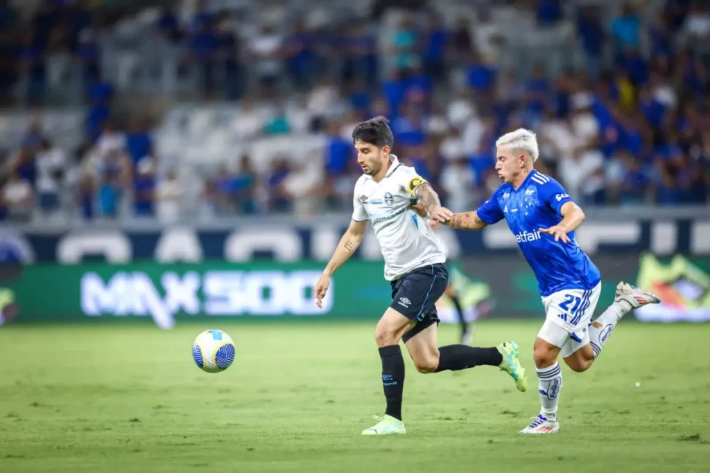 Chance de rebaixamento do Grêmio para a Série B do Brasileirão diminui após empate com o Cruzeiro
