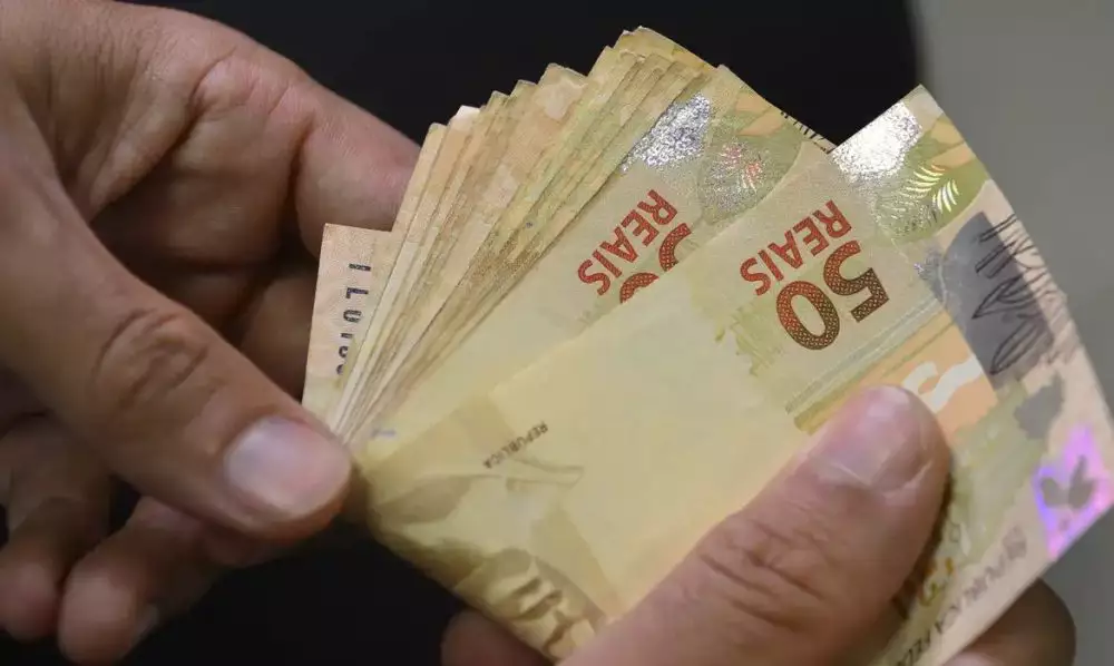 Nova regra que limita o crescimento do salário mínimo pode gerar economia de quase R$ 110 bilhões entre 2025 e 2030