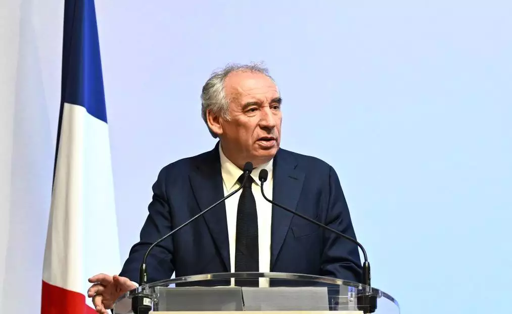 François Bayrou, de centro, é nomeado novo primeiro-ministro da França