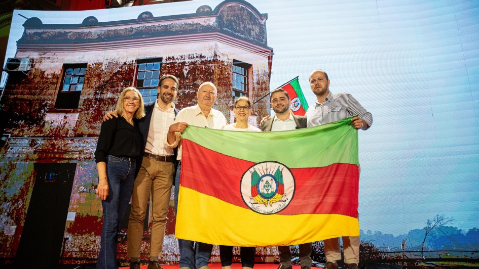 Governo realiza balanço de 2024, destaca superação pós-enchentes e emociona o público