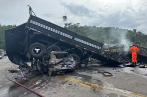 Motorista de caminhão suspeito de causar grave acidente na BR-116 se entrega à polícia