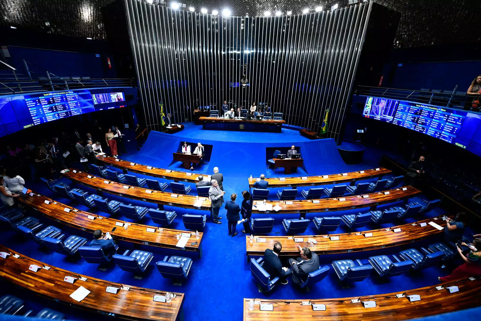 Senado aprova limite para salário mínimo e finaliza votação de propostas do pacote fiscal