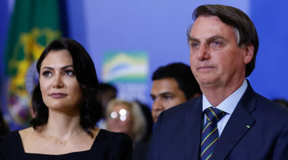 Bolsonaro fala em Michelle candidata e plano de assumir Casa Civil