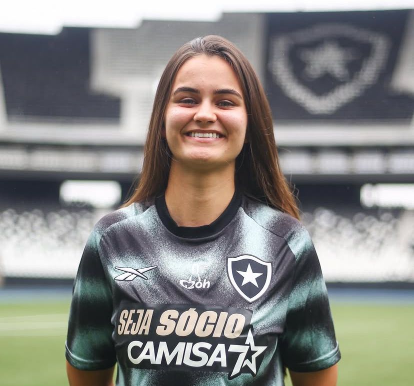 Crisana Kuhn Gehring, natural de Lagoa dos Três Cantos, assina contrato com o Botafogo