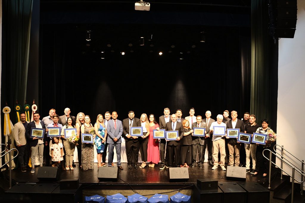 Doze cidadãos carazinhenses são homenageados pelo Legislativo Municipal