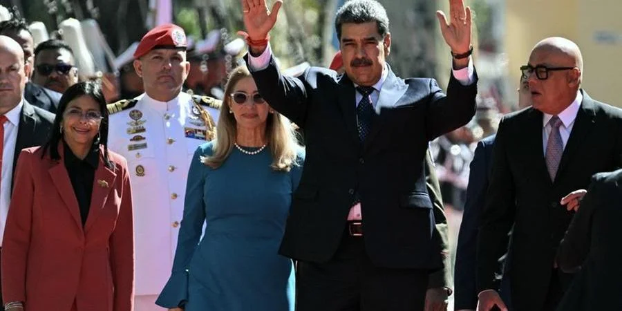 Maduro toma posse para 3º mandato como presidente, após eleições contestadas