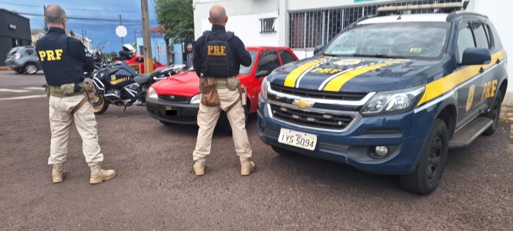 PRF prende homem com carro furtado em Carazinho