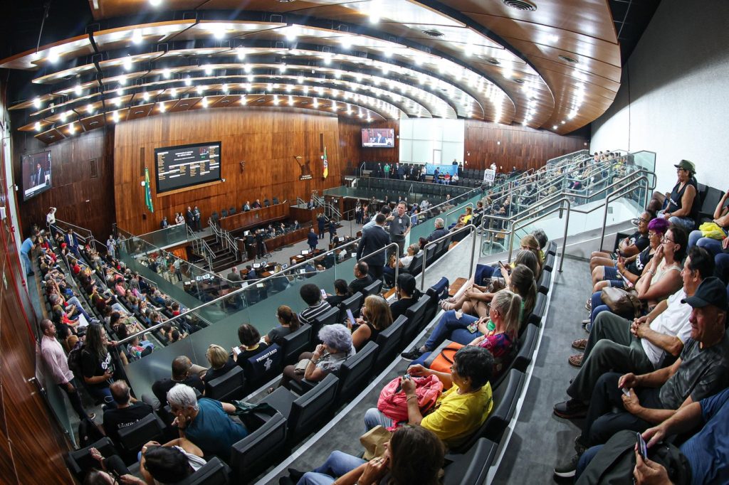 Assembleia aprova reajuste de 6,27% no salário dos professores