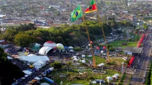 Homem invade o Parque Estadual de Exposições Assis Brasil, em Esteio, faz vigilantes reféns e rouba armas