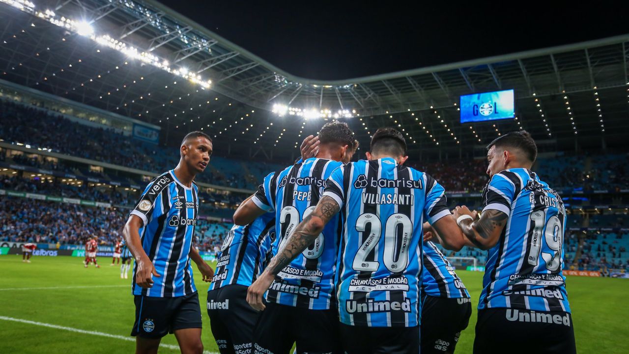 Grêmio vira a chave e foca no Brasileirão