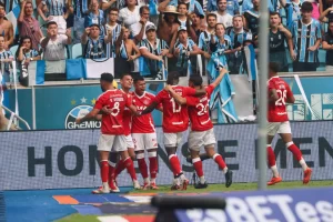 Inter vence o Grêmio por 2 a 0 e se aproxima do título do Gauchão